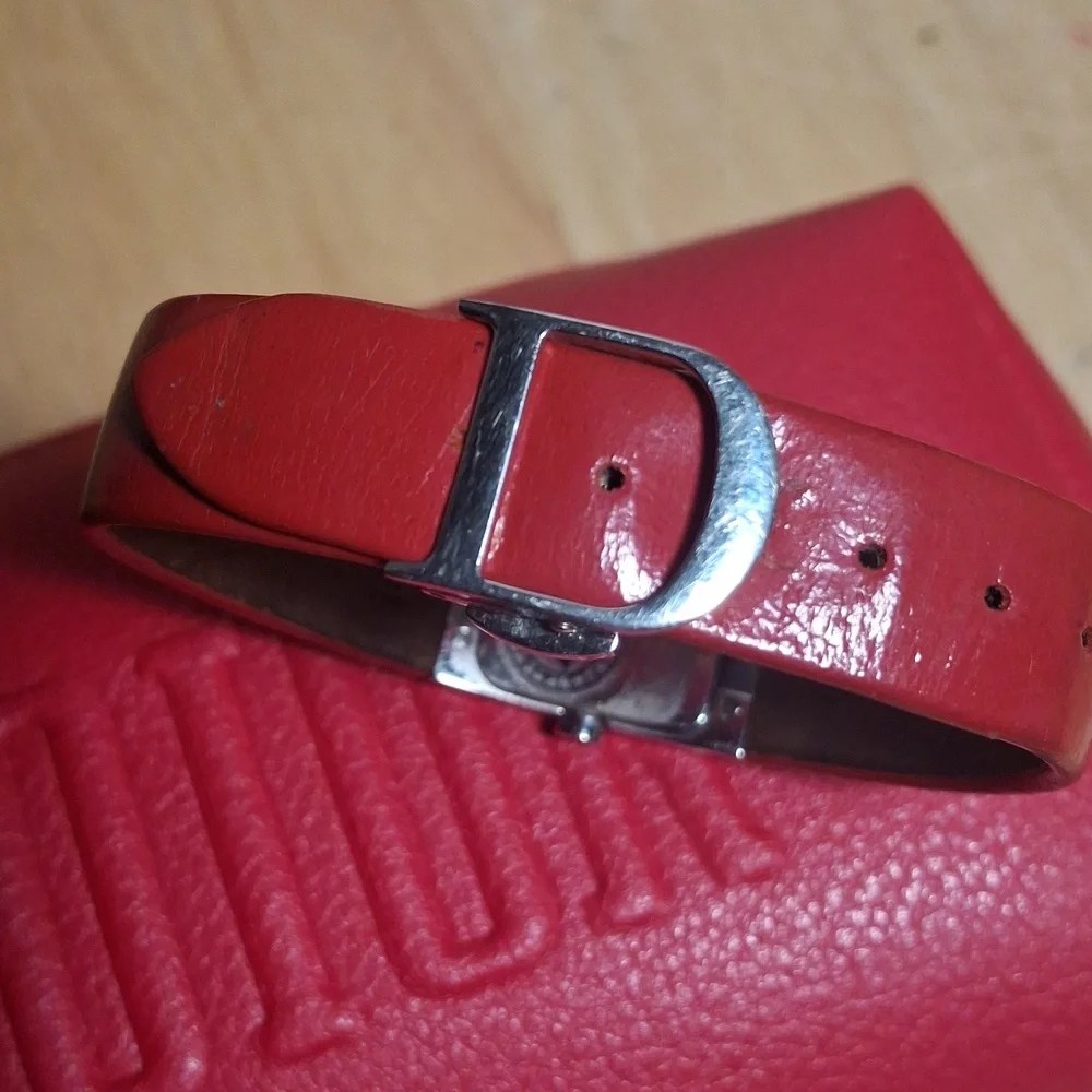Christian dior Red Leather Strap Watch. - Picture 2 of 8